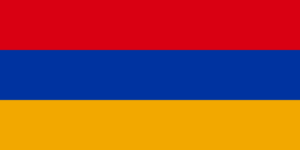 Bandera de Armenia: Tres franjas horizontales, roja en la parte superior, azul en el medio y naranja en la parte inferior.