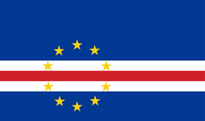 Bandera de Cabo Verde: Franjas horizontales en azul, tres franjas blancas y una roja, y un círculo de estrellas amarillas en el lado izquierdo.