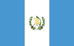 Bandera de Guatemala: Tres franjas verticales, las exteriores en azul y la central en blanco con el escudo nacional.
