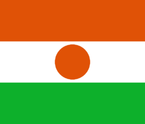 Bandera de Níger: Tres franjas horizontales de naranja, blanco y verde, con un círculo naranja en la franja blanca.