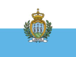 Bandera de San Marino: Dos franjas horizontales, blanca en la parte superior y azul en la parte inferior, con el escudo de armas en el centro.
