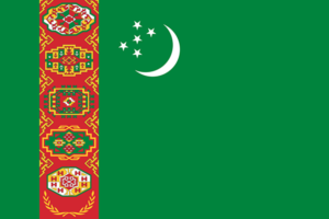 Bandera de Turkmenistán: Verde con una franja vertical roja con patrones de alfombras y una luna creciente y cinco estrellas blancas.